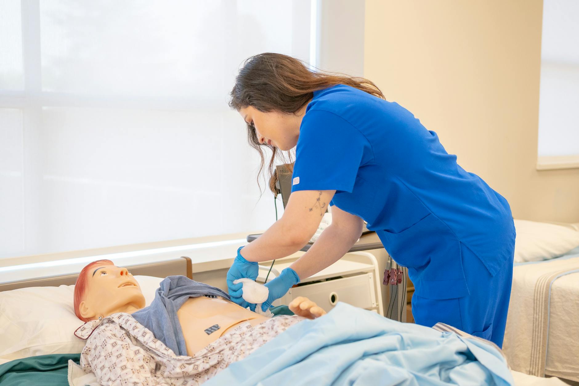 Simulação computacional Monte Carlo aplicada a dosimetria e física médica em radioterapia