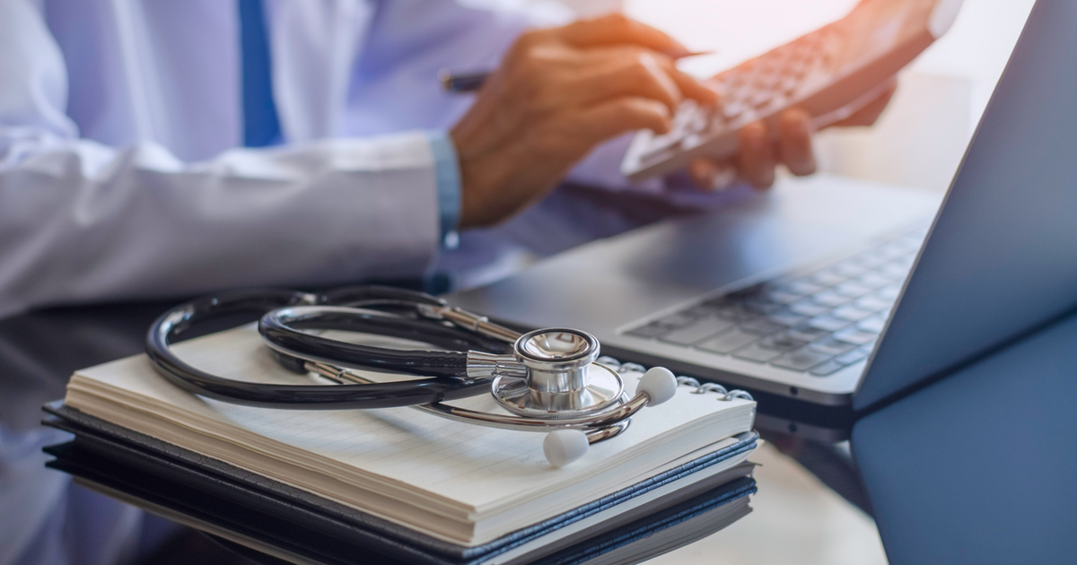 Equipamento de ressonância magnética e custo de hélio líquido