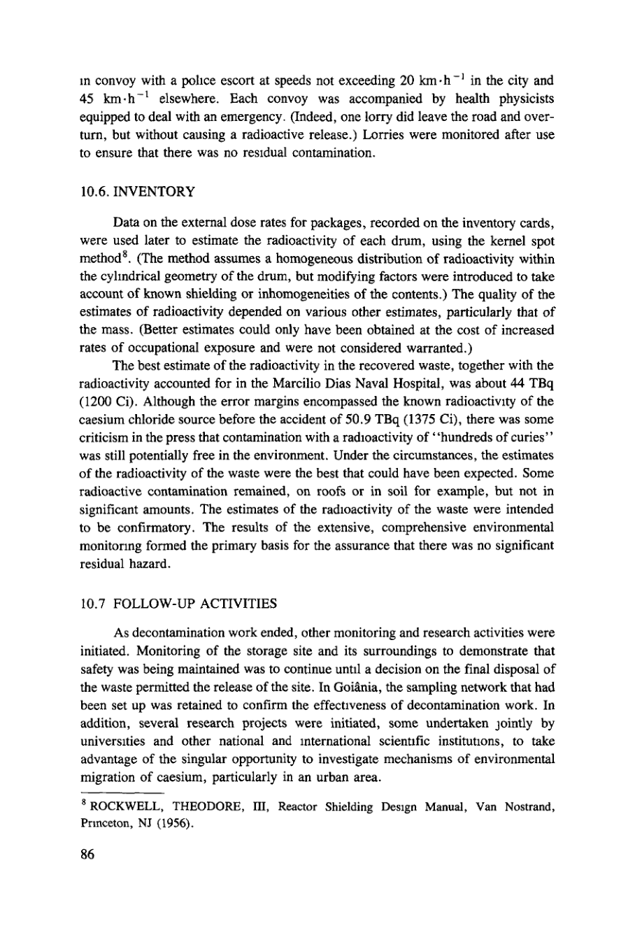 Legendas das fotografias do relatório IAEA mostrando embalagens de rejeitos radioativos, plataformas de armazenamento temporário e sistema de monitoramento em Abadia de Goiás
