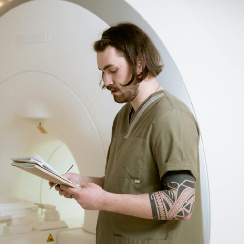 AI Boosts Trainees on Brain MRI, Not So Much Experts