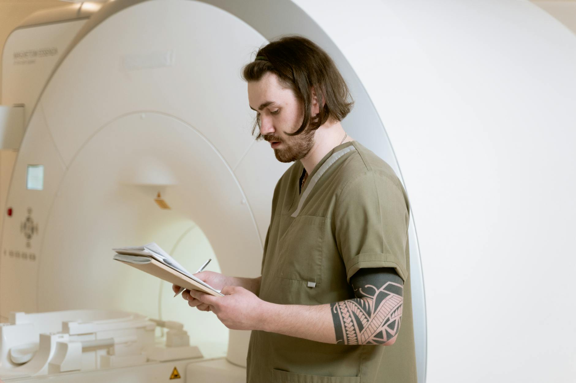 AI Boosts Trainees on Brain MRI, Not So Much Experts