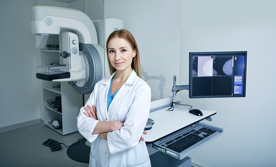 Digital mammogram analyzed by the HOPPR vision-language model