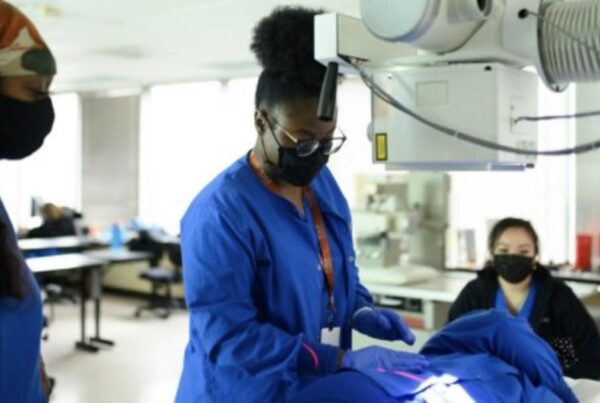 Formacao e treinamento de tecnologos em radiologia e profissionais de imagem medica