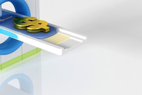 Mesa de ressonância magnética com símbolo de dólar, ilustrando custo e receita por scanner de RM