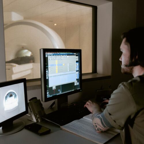 IA em radiologia exige gestão antes do cheque