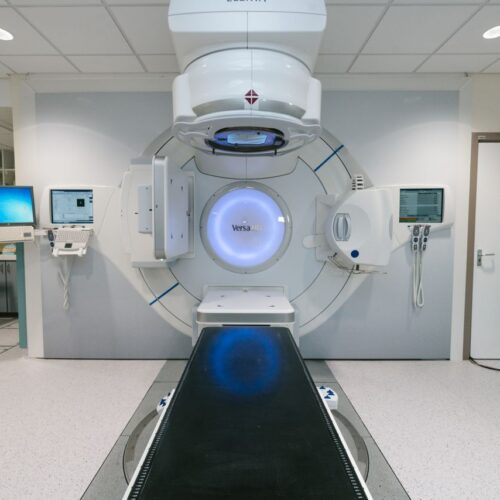 Esophageal Cancer: Tumor Site Shifts Survival by Therapy